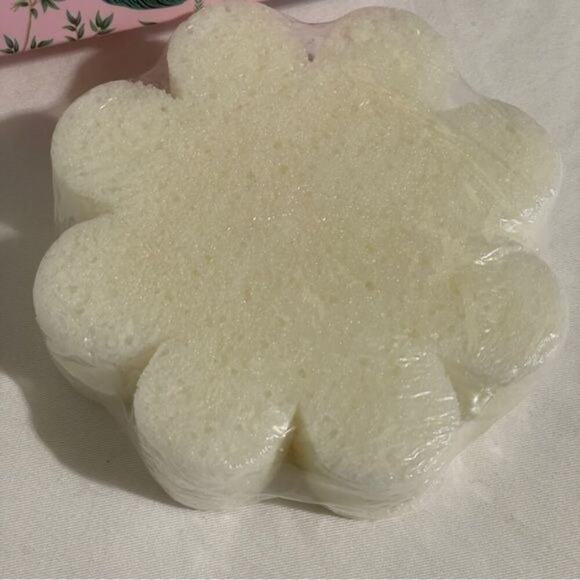 Spongelle Apple Blossom Body Wash Infused Buffer - Picture 5 of 6
